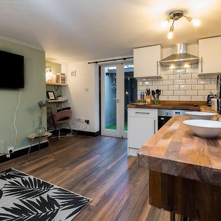Modern 1-Bed Central Apartment With Outside Space Brighton ภายนอก รูปภาพ