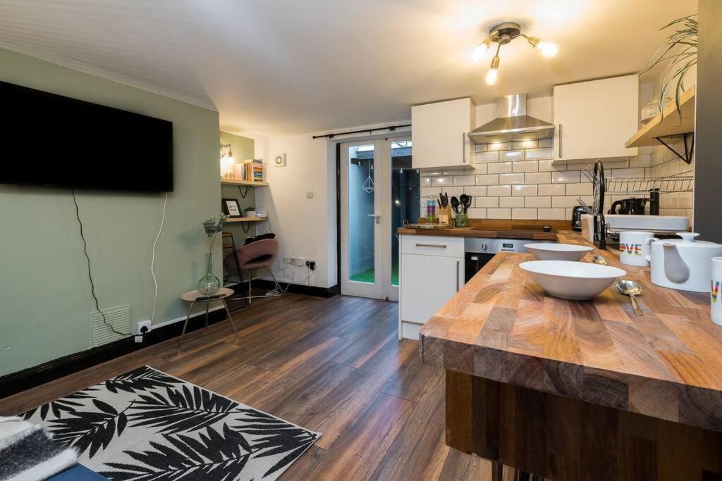 Modern 1-Bed Central Apartment With Outside Space Brighton ภายนอก รูปภาพ